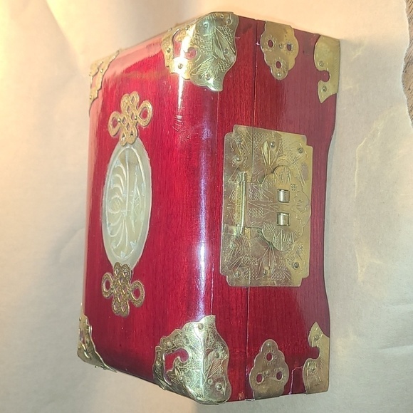 Vintage Numbered Chinese Jade Jewelry Box